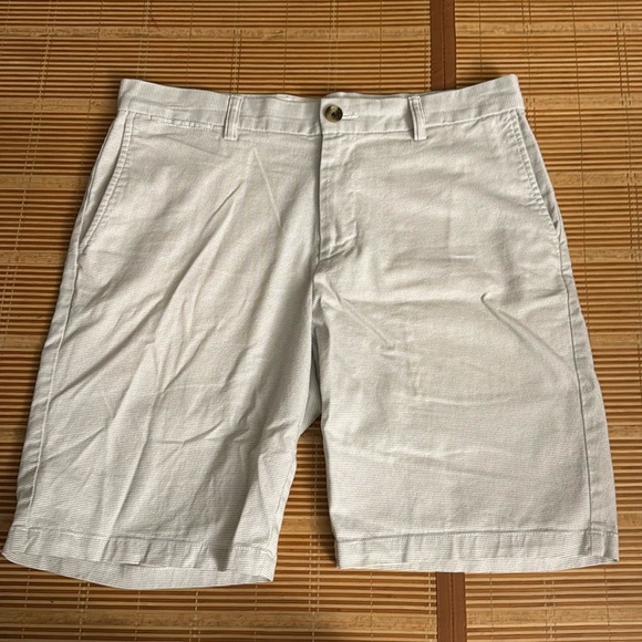 Old Navy Other - Old Navy Mens White shorts with patterns